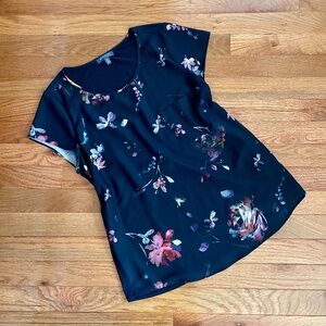 ✨5/$25✨ Madison ♡ Dual Fabric Floral Short-Sleeved Shirt